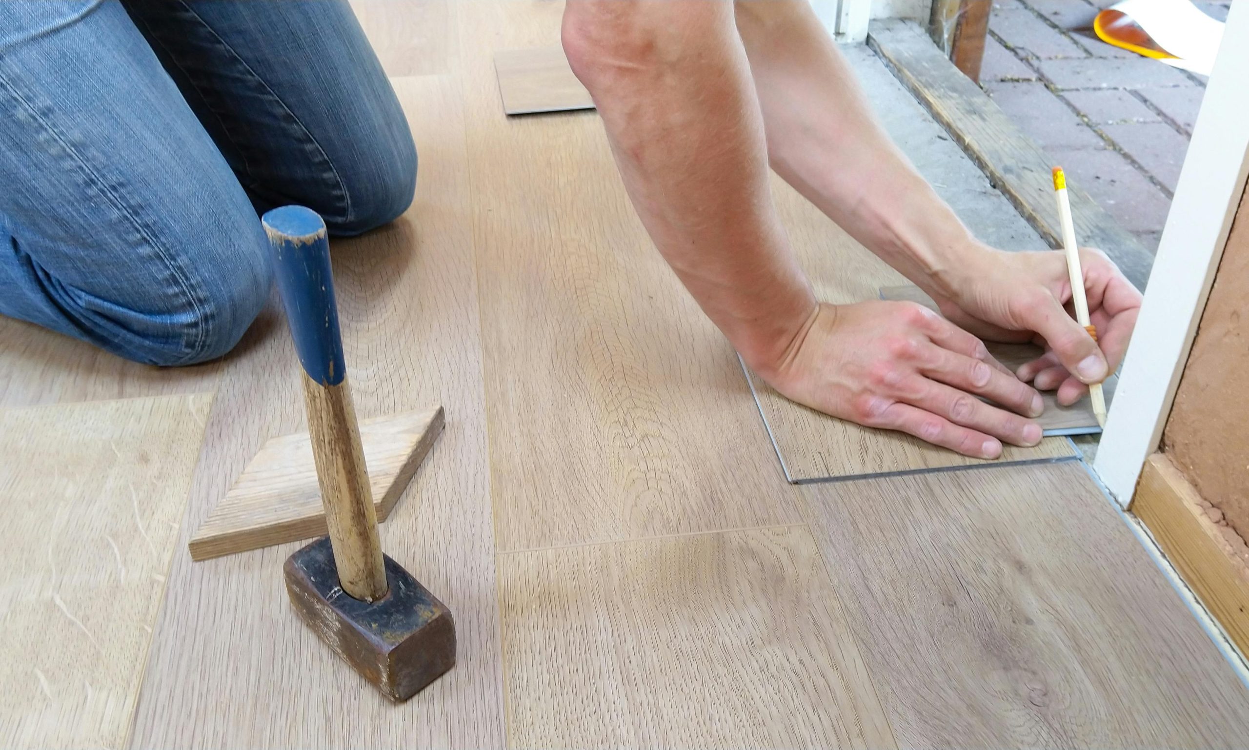 how to install linoleum flooring